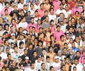   مصر اليوم - الأمن يفرق جماهير الزمالك بالقنابل المسيلة للدموع أمام استاد القاهرة